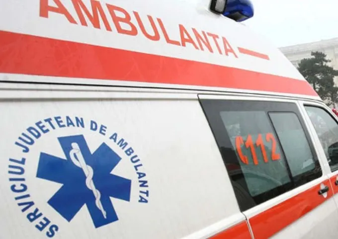 Doi adulți și un copil, răniți într-un accident pe DN 19