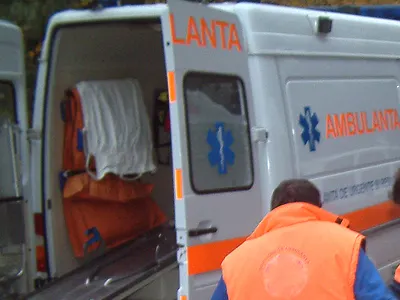 Șofer lăsat fără permis pentru că nu a acordat prioritate unei ambulanțe aflată în misiune