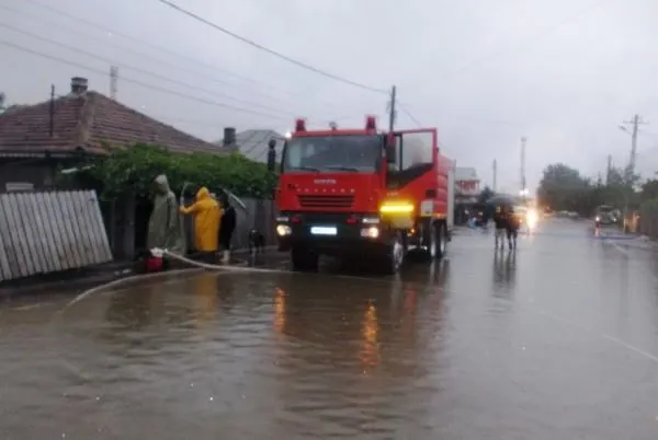 Mai multe gospodării inundate la Cămârzana