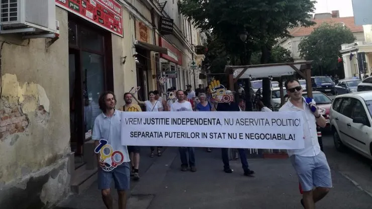 Sătmărenii ies azi în stradă: ”Satu Mare, trezeşte-te!”