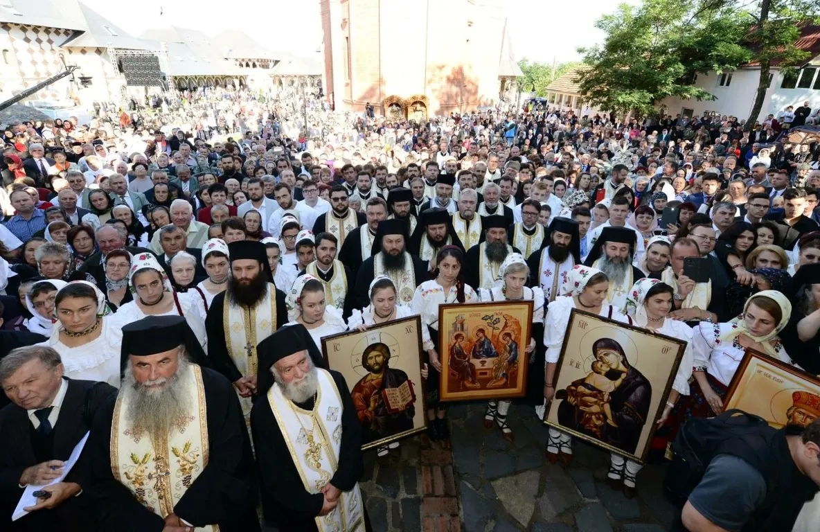 Timotei Sătmăreanul, înscăunat episcop în fața a peste 18.000 de enoriași
