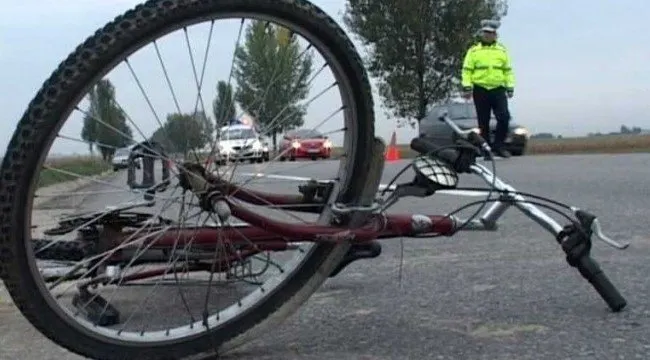 A lovit un biciclist, l-a transportat la spital, fără să anunțe polițiștii despre accident