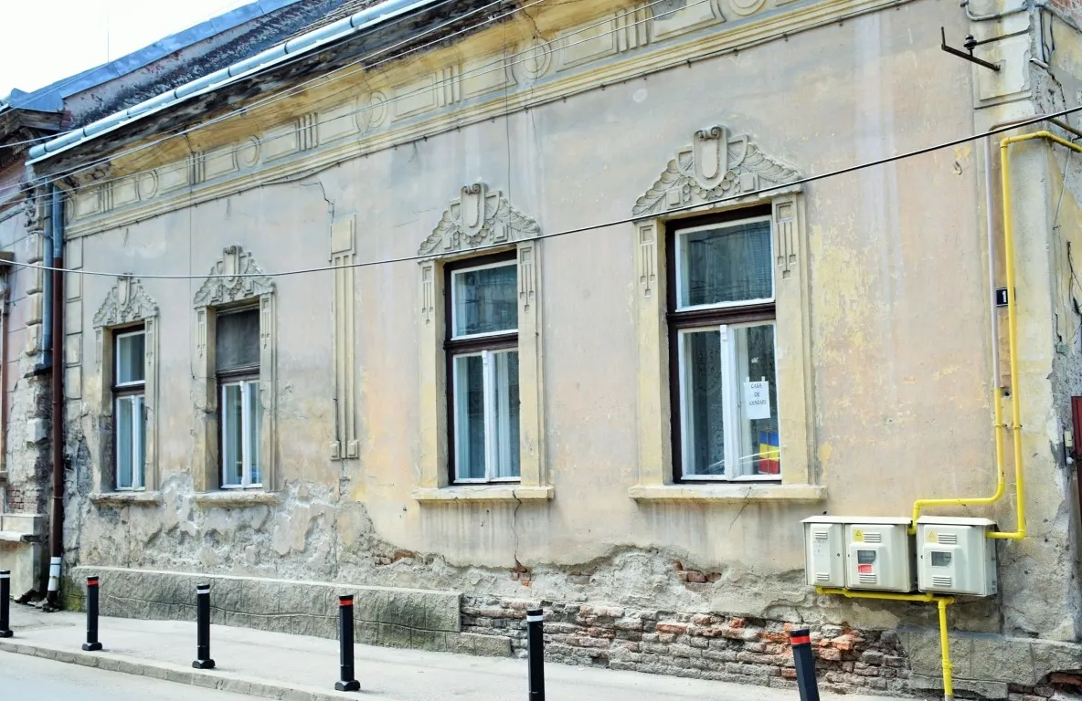 Clădirile neîngrijite și terenurile lăsate în paragină vor fi supraimpozitate cu 500%!