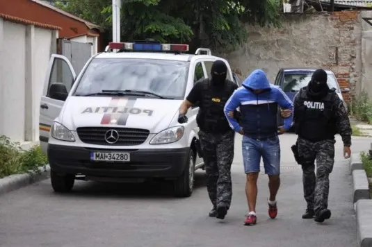 Bărbat condamnat pentru jaf armat, reținut la Petea