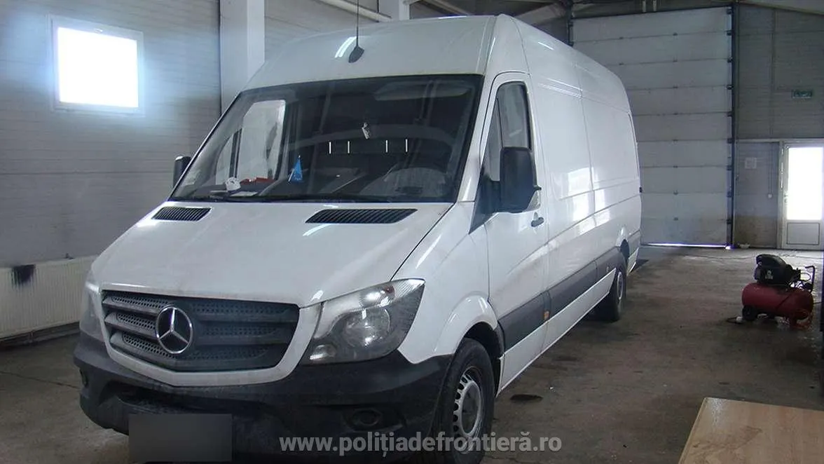 Mercedes căutat în Ucraina, depistat la vama Petea