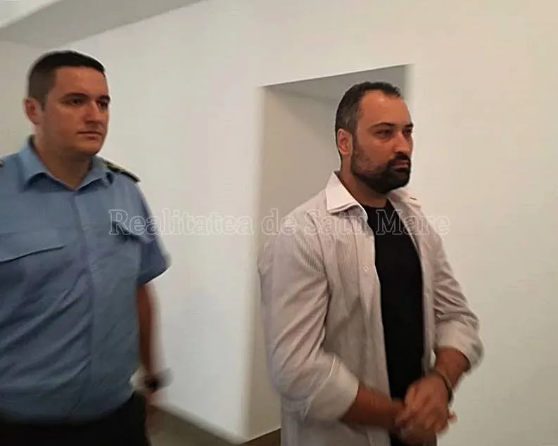 Presupusul autor al triplei crime de la Apa va fi adus din nou în fața instanței de judecată la mijlocul lunii august