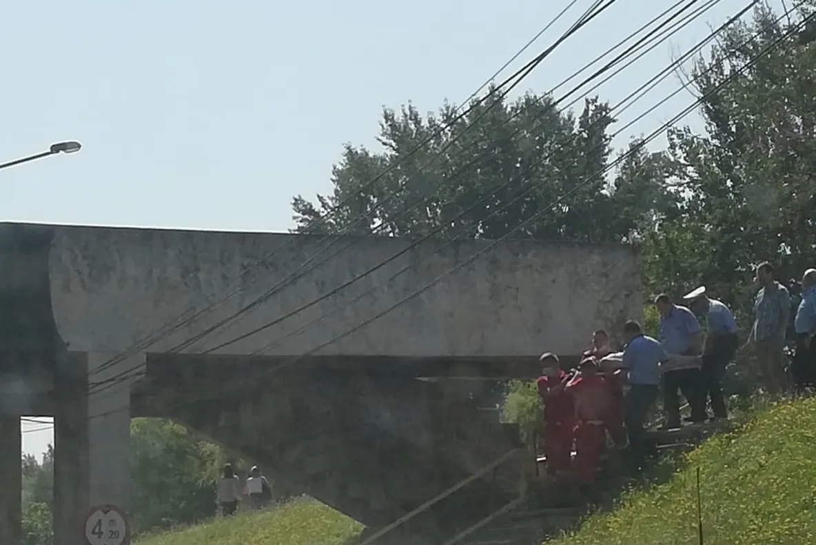 A încercat să se spânzure chiar vizavi de Palatul Administrativ