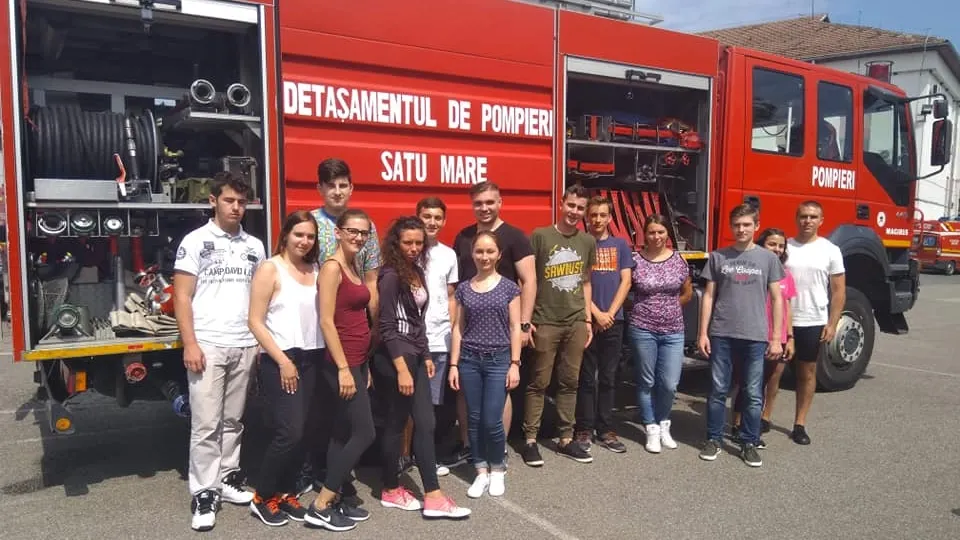 Salvatori din pasiune: ISU Satu Mare are 14 voluntari care vor merge cu pompierii la misiuni de urgenţă