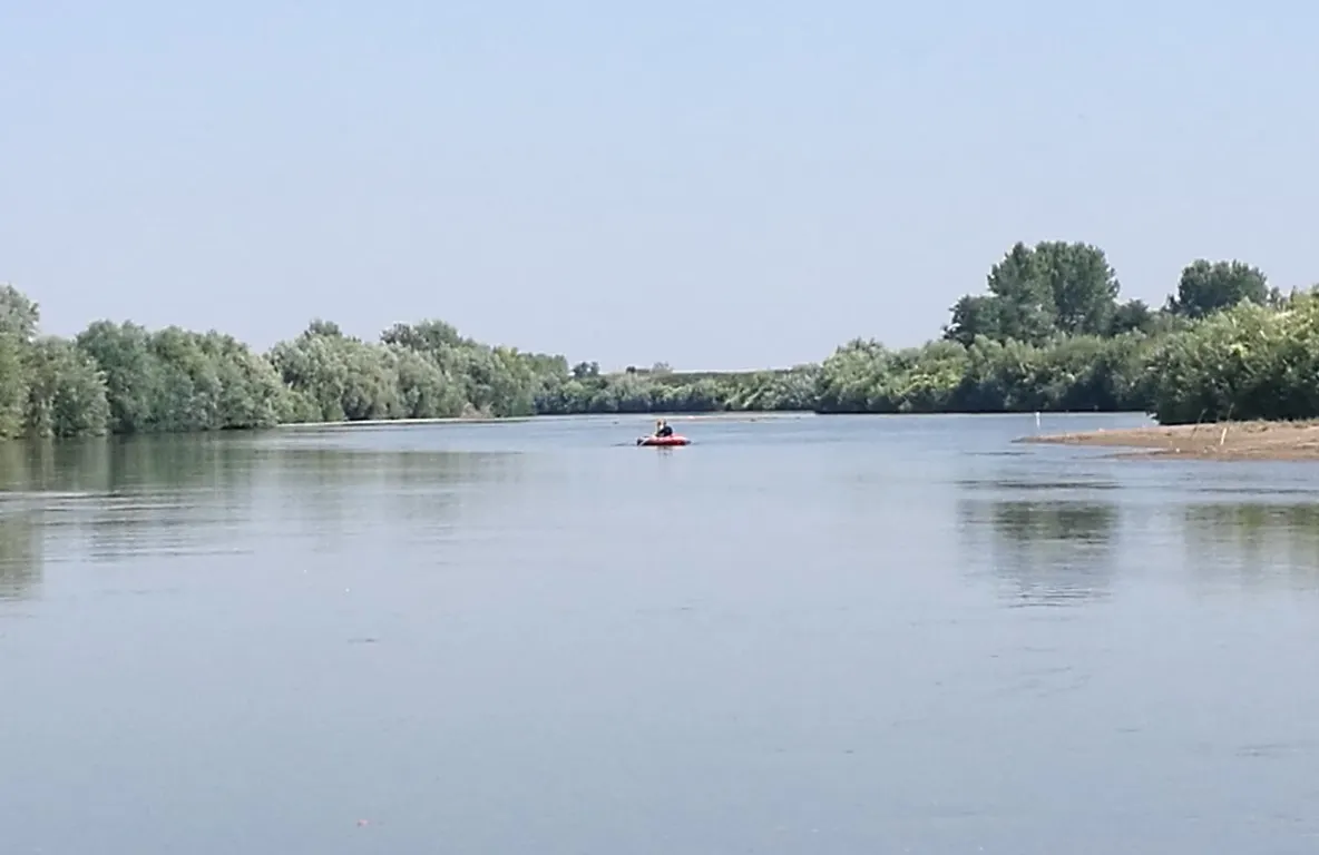 Un sătmărean, salvat de la înec de pompieri. Un tânăr a murit înecat, iar un altul este căutat și în aceste momente