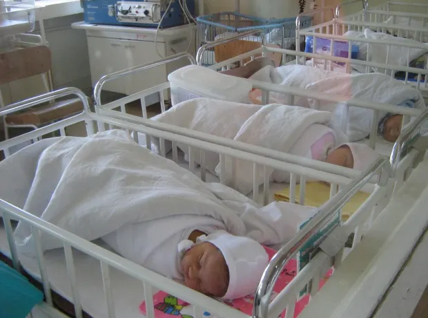 Sărăcia le împinge pe unele mame la gesturi disperate
