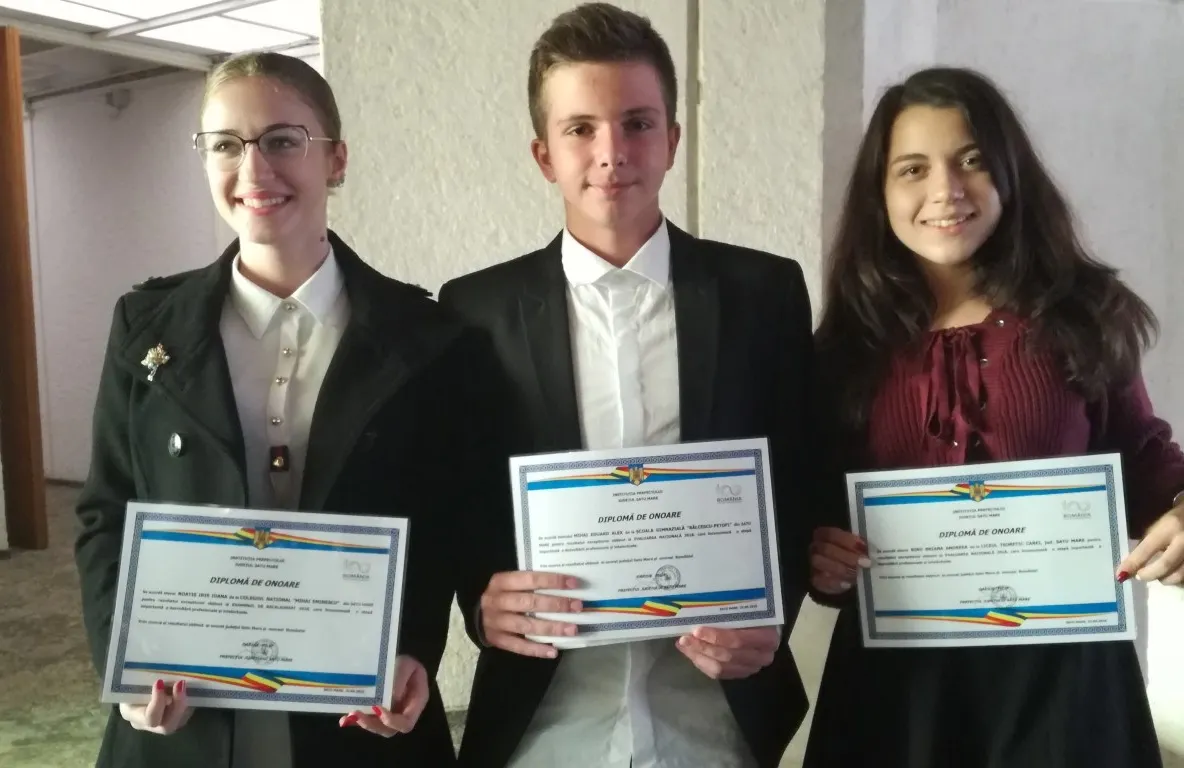 Elevii de zece ai județului Satu Mare, premiați de prefect