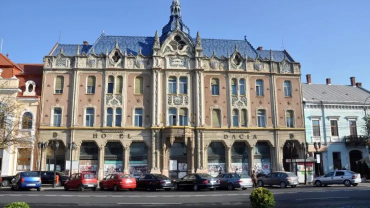 Hotelul Dacia, simbolul orașului Satu Mare, își va recăpăta strălucirea de odinioară