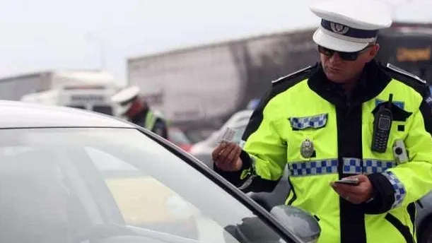 Bărbat, de 53 de ani, fără permis de conducere, depistat de poliţişti în trafic