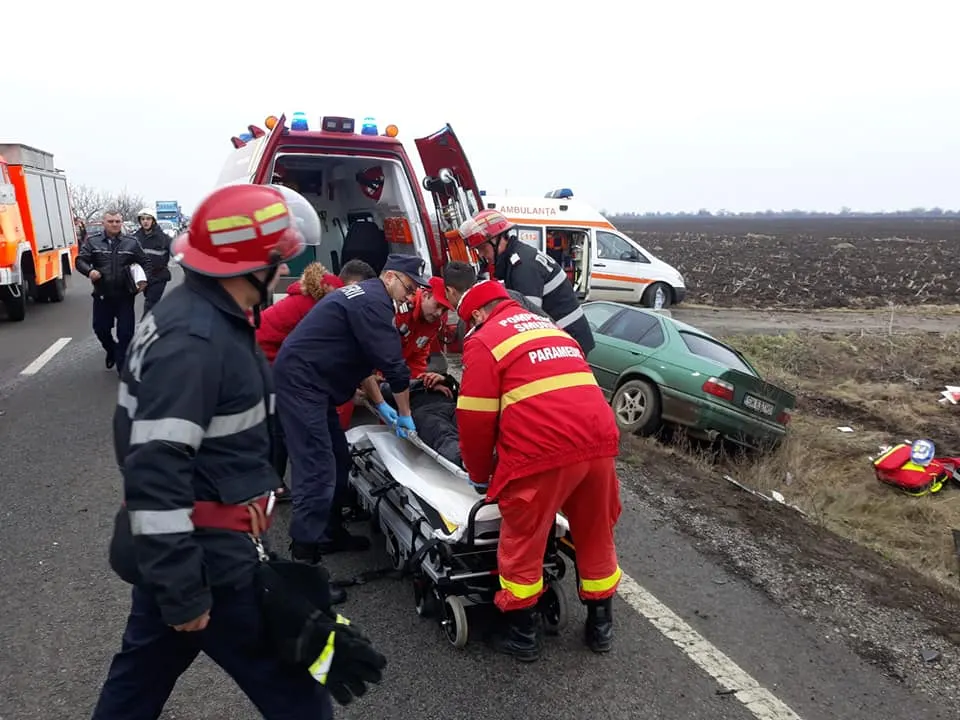 Accident cu trei răniți, la ieșirea din Carei