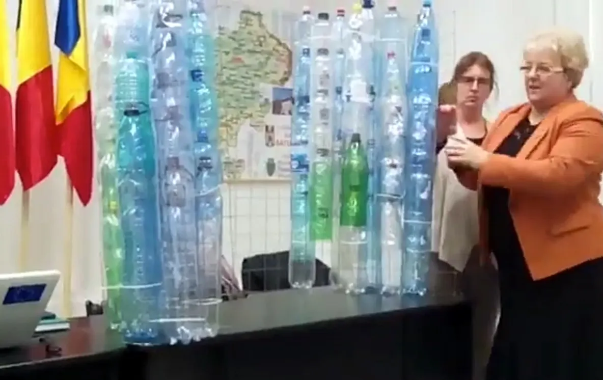 Labirintul reciclării | 75 de unități școlare înscrise în proiect colectează flacoane