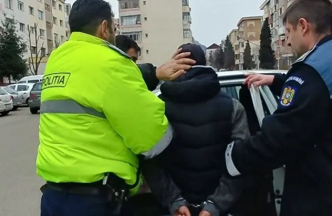 Un șofer băut și fără permis, care conducea o mașină furată, a provocat un accident rutier