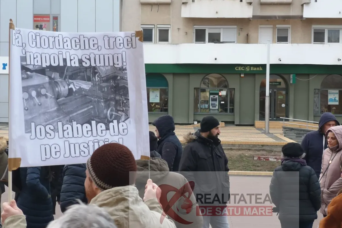 Protest la Satu Mare împotriva OUG pe Legile Justiției. Peste 100 de oameni au ieșit în stradă
