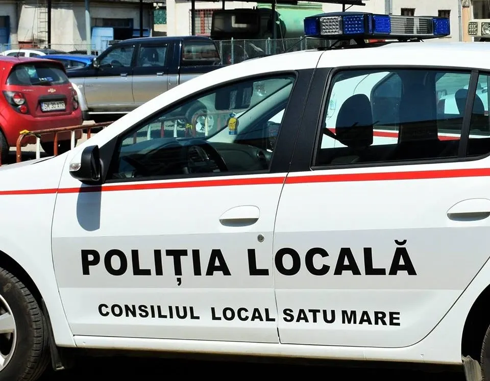 Geantă cu bani pierdută, restituită proprietarei de polițiștii locali