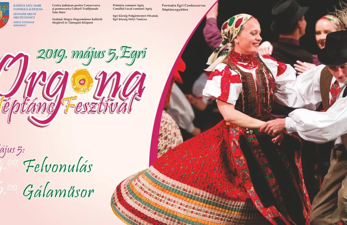Defilare cu căruţe tradiționale la festivalul folcloric al dansului maghiar din Agriș