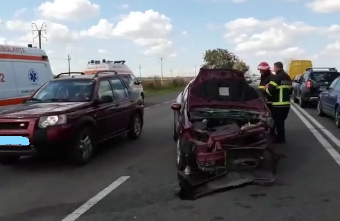 Sătmăreancă rănită într-un accident rutier. Şoferul vinovat a intrat cu maşina pe contrasens