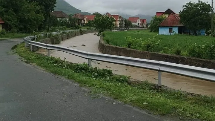 Cod portocaliu de inundații pe râurile Tur și Crasna