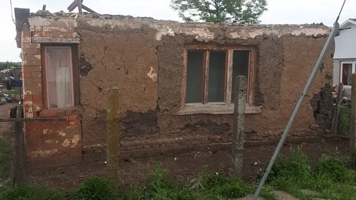 Dramă într-o familie din județul Satu Mare. După ce le-au murit copiii, au rămas fără acoperiș deasupra capului