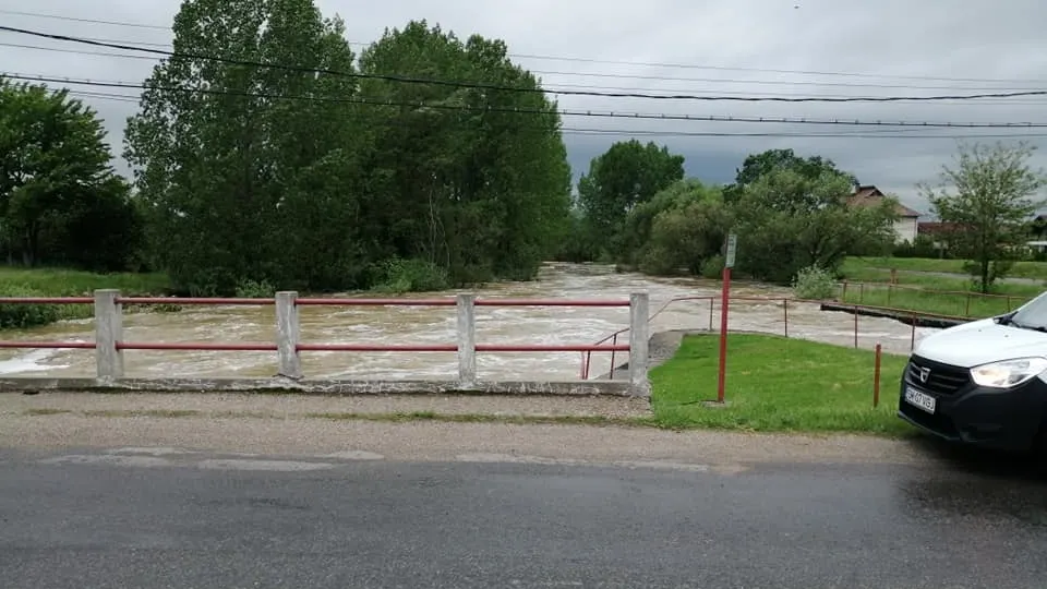 Gospodării inundate la Călinești-Oaș