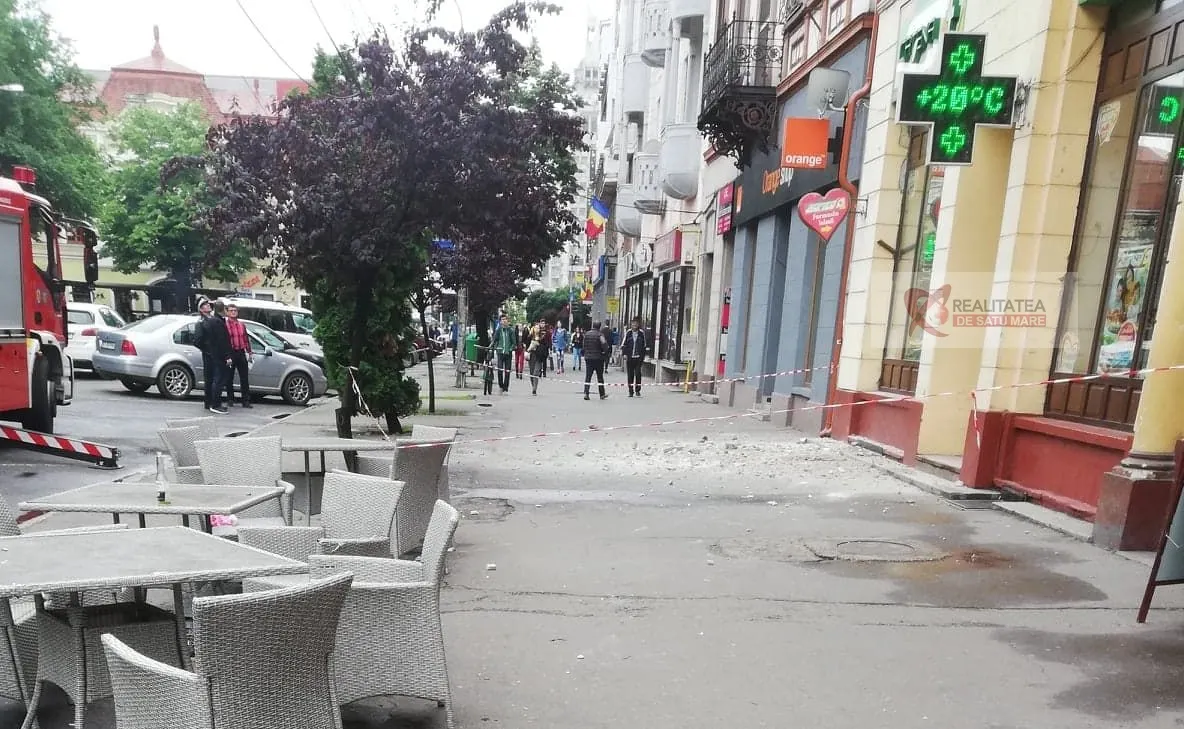 Tencuială căzută în centrul municipiului