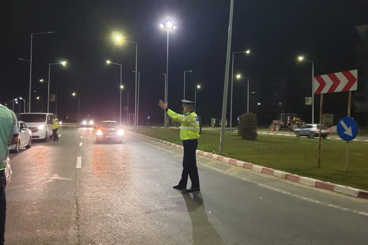 Razii în Tiream. Trei certificate de înmatriculare, ridicate de polițiști