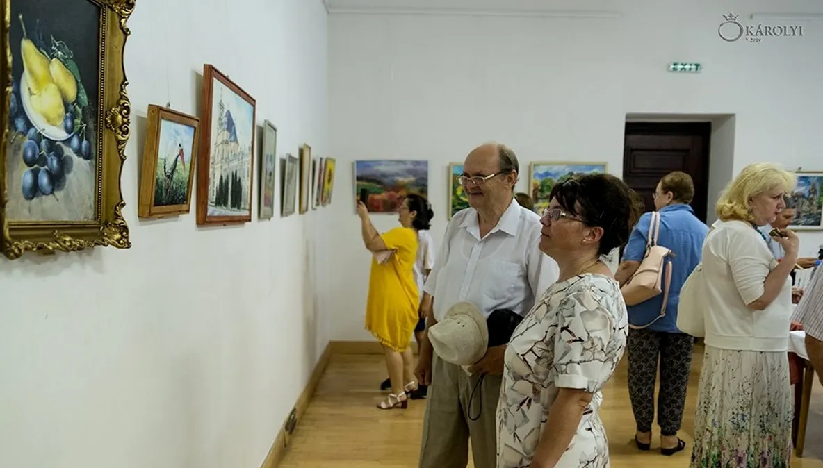 A fost vernisată expoziția de arte vizuale a Asociației Artiștilor Plastici Satu Mare, la castelul din Carei