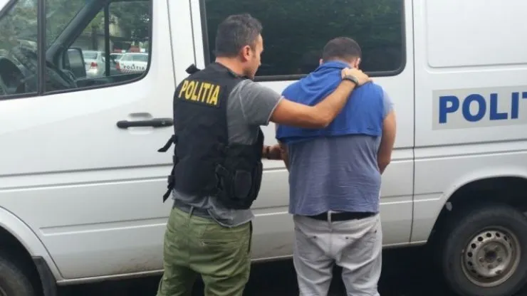 Tânăr căutat de autorități pentru lovire sau alte violențe, violare de domiciliu și amenințare, prins la frontieră