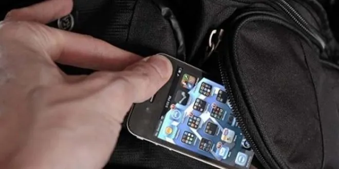 Bărbat prins după ce a furat trei telefoane mobile