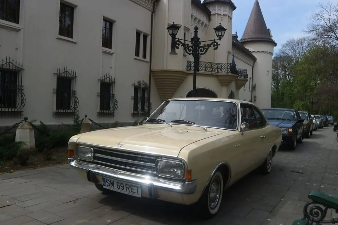 40 de maşini de epocă, la Raliul Carpați Retro din Satu Mare