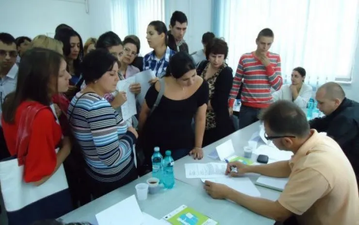 Absolvenţii promoţiei 2019, aşteptaţi la bursa locurilor de muncă pe 18 octombrie