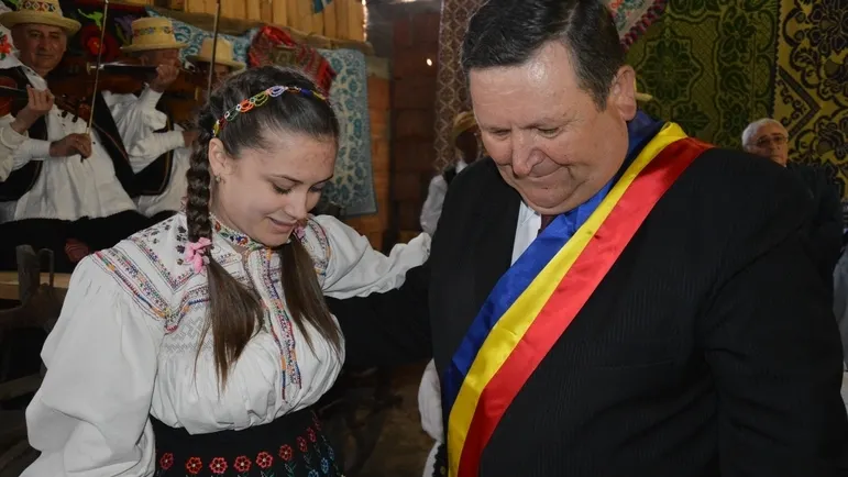Primarul comunei Socond, demis din funcţie de prefect