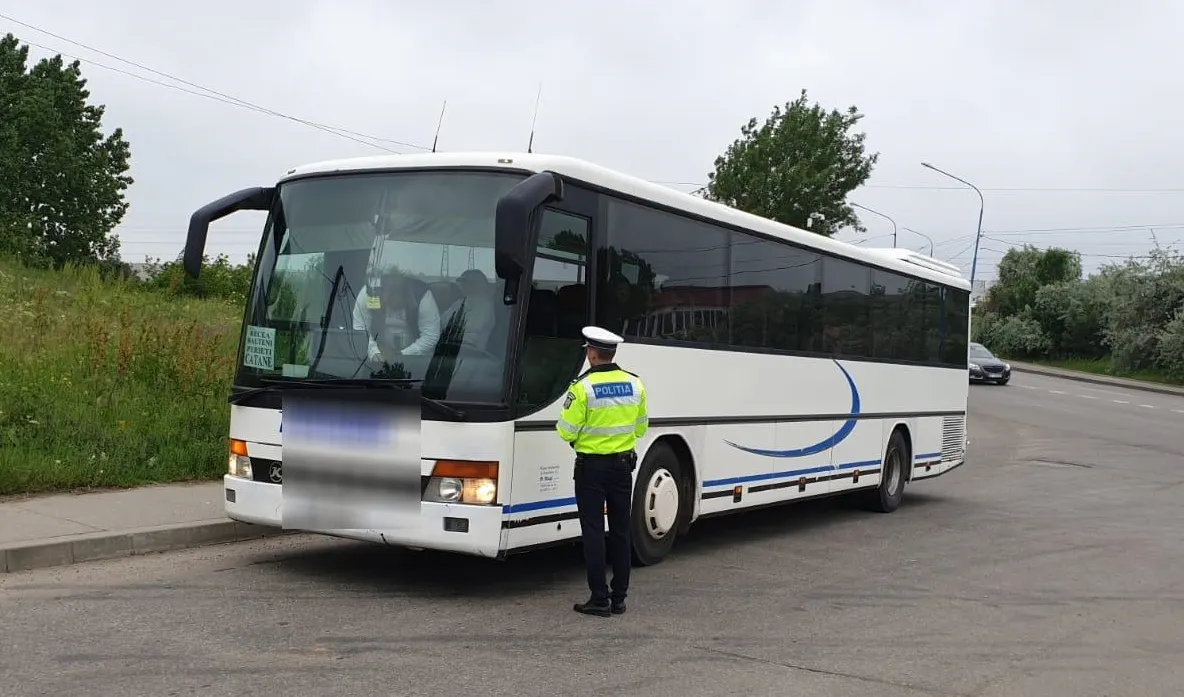 Transportatorii de mărfuri și persoane, controlați de polițiști