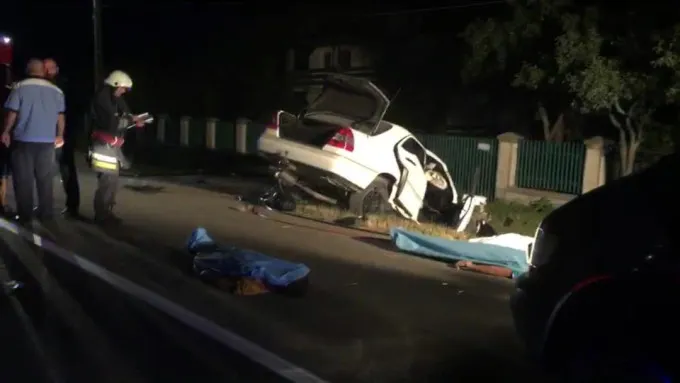 Accident cumplit în județ. Un tânăr a decedat, după ce a intrat cu mașina într-un cap de pod
