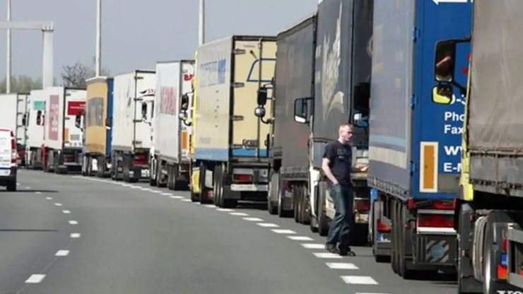 Aglomerație în vama Petea. Este cod roșu la frontiera cu Ungaria