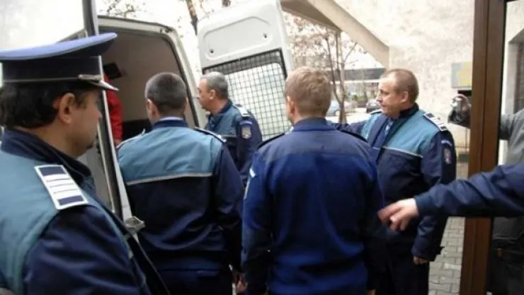 Sătmărean prins cu două arme neletale