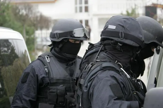 Acțiune în forță a polițiștilor în Odoreu | Bărbat bătut de o comunitate de romi