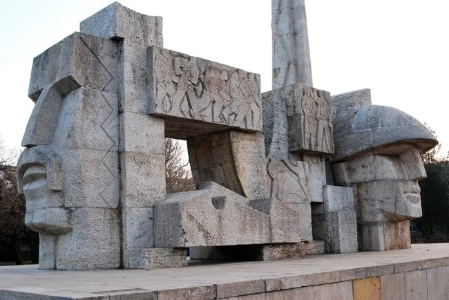 Monumentul Ostașului Român din Carei, pe moneda de argint comemorativă lansată de BNR