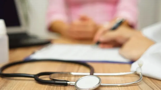 Numărul răcelilor şi al pneumoniilor, în creștere. Cei mai afectați, copiii și vârstnicii