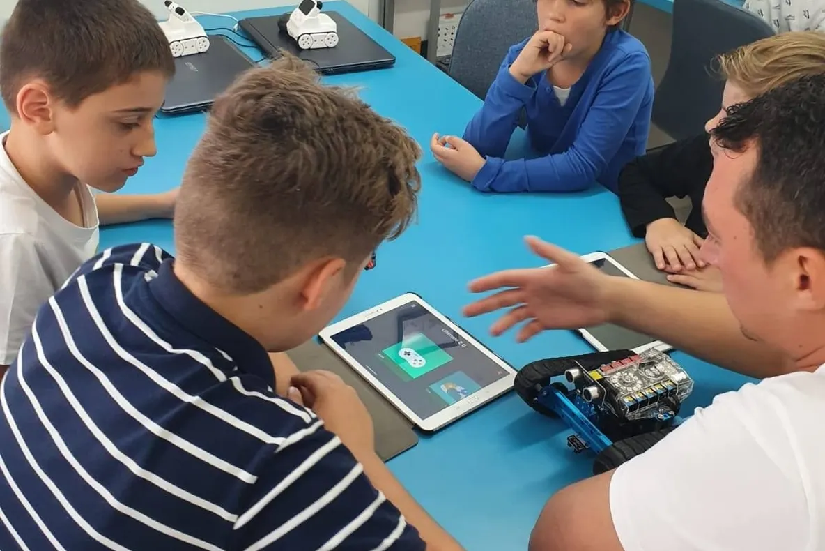 Premieră la Satu Mare. Cursuri de robotică pentru copii