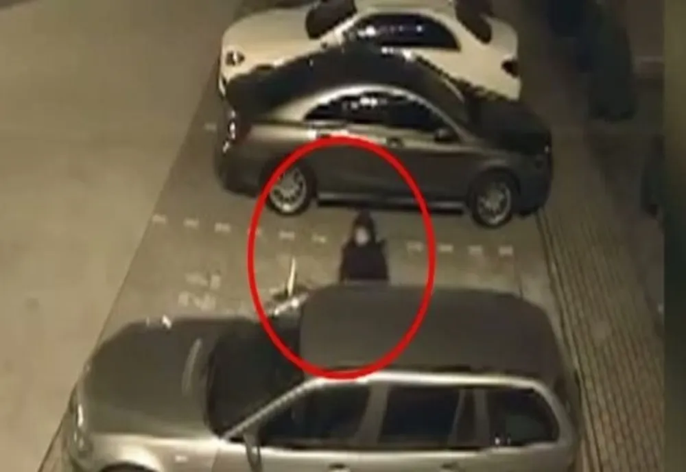 Bărbat reţinut, după ce a furat dintr-o maşină