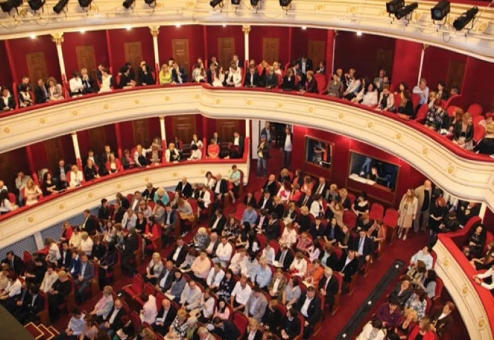 Revelion la teatru: A început vânzarea de bilete pentru spectacolul Trupei Harag Gyorgy
