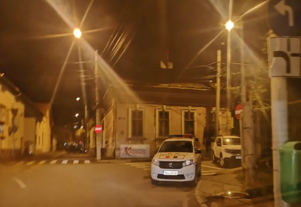 O mașină a Poliției a ”staționat” o zi pe o trecere de pietoni. IPJ a dispus verificări