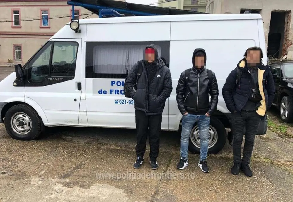 Trei sirieni și un libian, opriți din drumul ilegal spre vestul Europei
