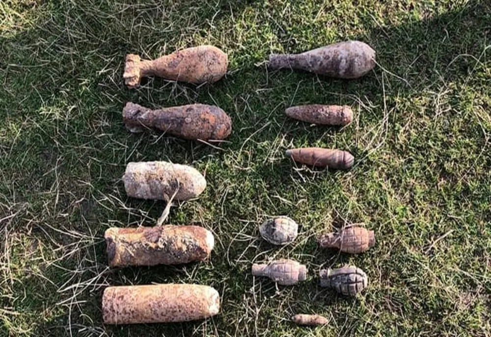 Pirotehniştii au demarat o misiune de distrugere controlabilă a muniţiei neexplodate