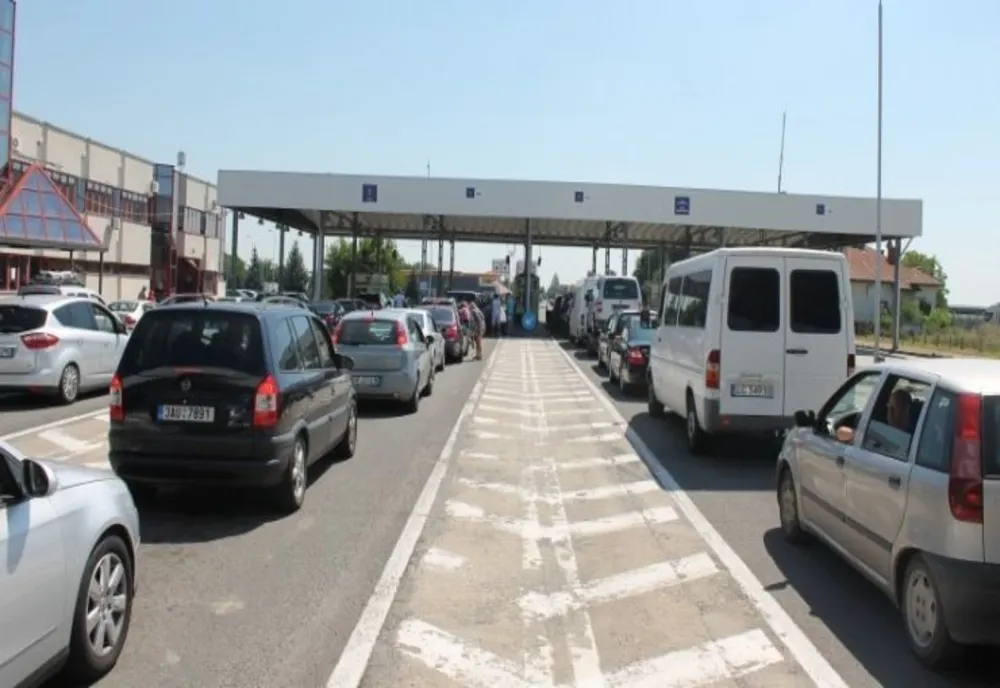 Aglomeraţie în vămi. Sătmărenii se întorc la muncă în străinătate, după Sărbători