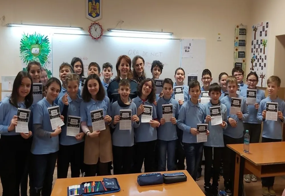 Ziua Internaţională a Siguranței pe Internet, marcată de polițiști prin activități educative în școli